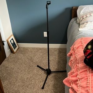 Black mic stand, new condition